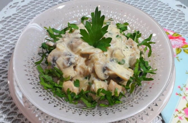 Фрикасе из курицы с шампиньонами