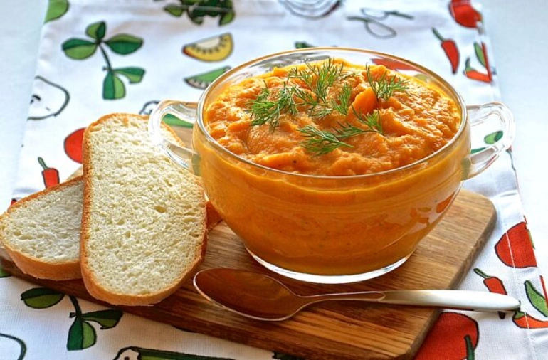 Кабачковая икра с томатами и кинзой