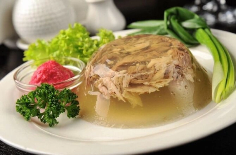 Холодец из свиных и куриных ножек