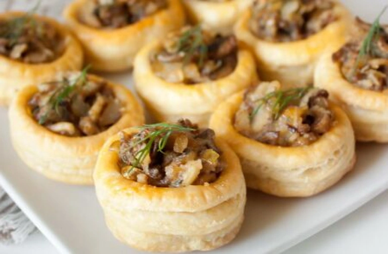 Волованы с мясом и шампиньонами