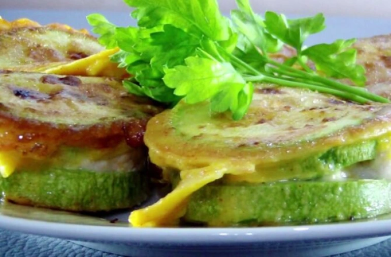 Закуска из мяса птицы и кабачков в кляре «Двойное удовольствие»