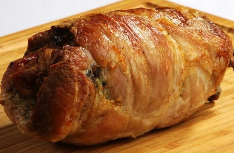 Румяный мясной рулет