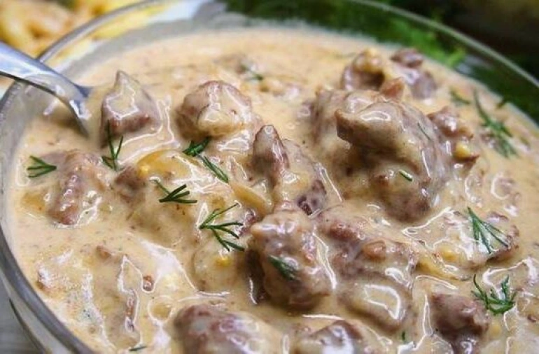 Гуляш из свинины со сливками