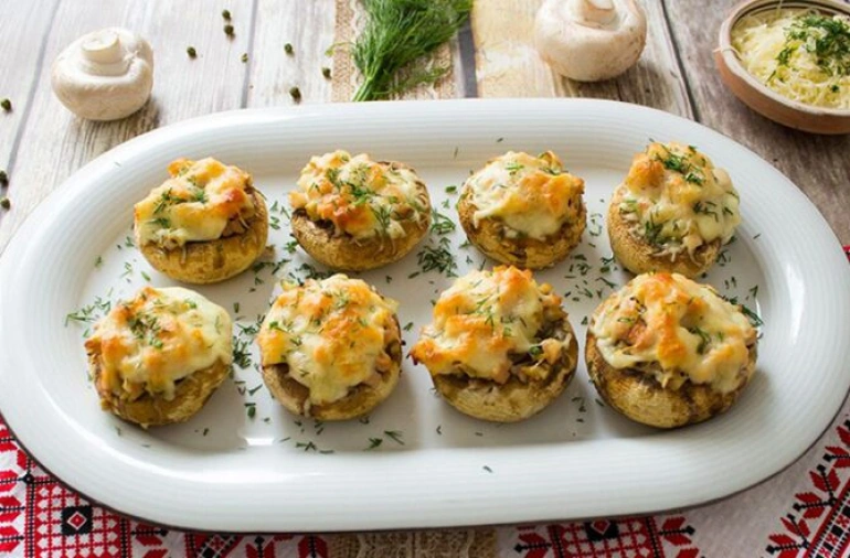 Грибы, фаршированные сыром