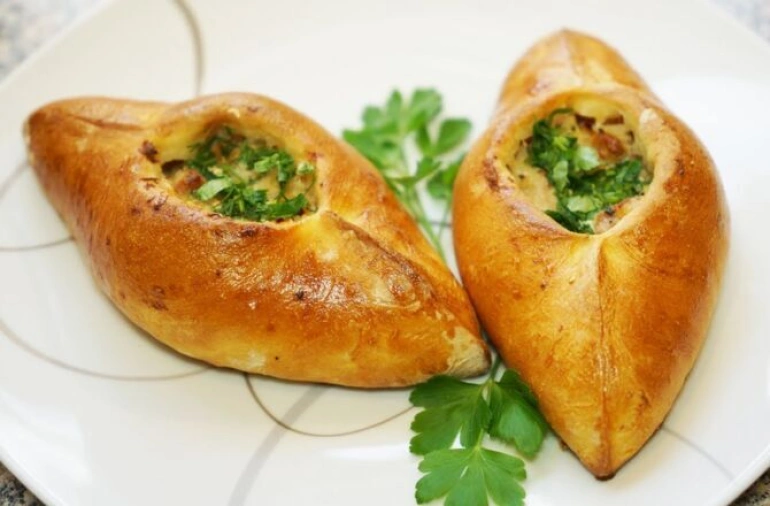 Расстегаи с фаршем из рыбы