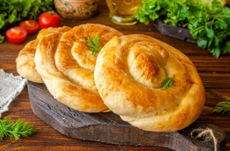 Вертута с творогом и зеленью