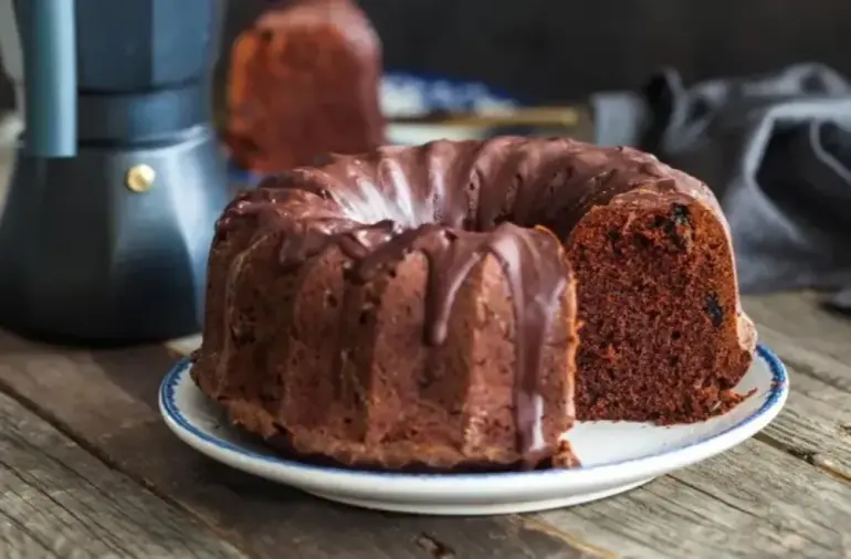 Шоколадный кекс с кусочками тёмного шоколада