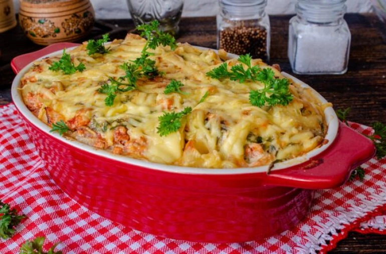 Лазанья из макарон с куриным фаршем и овощами 