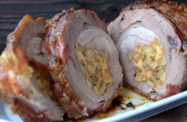 Мясной рулет с грибами