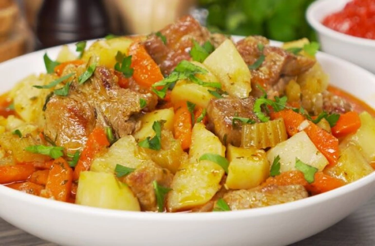 Жаркое из свинины с картофелем