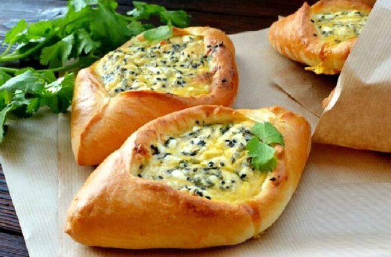 Расстегаи с сыром и кинзой