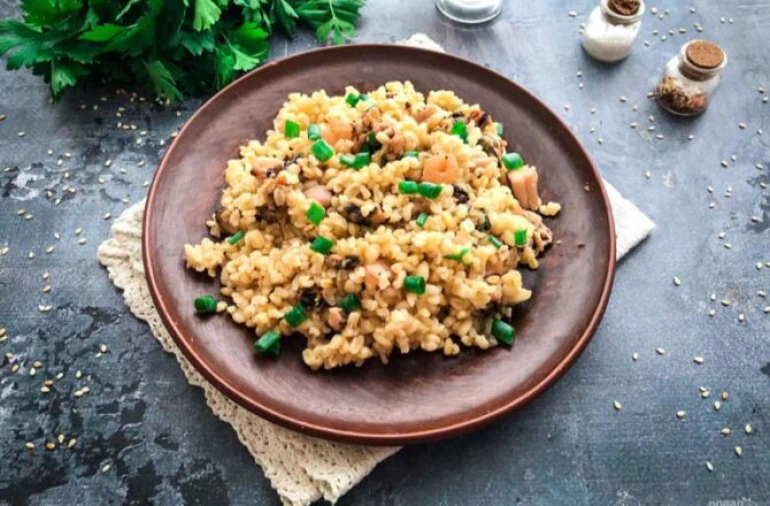 Рис с морепродуктами и овощами