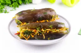 Квашеные баклажаны с чесноком и зеленью